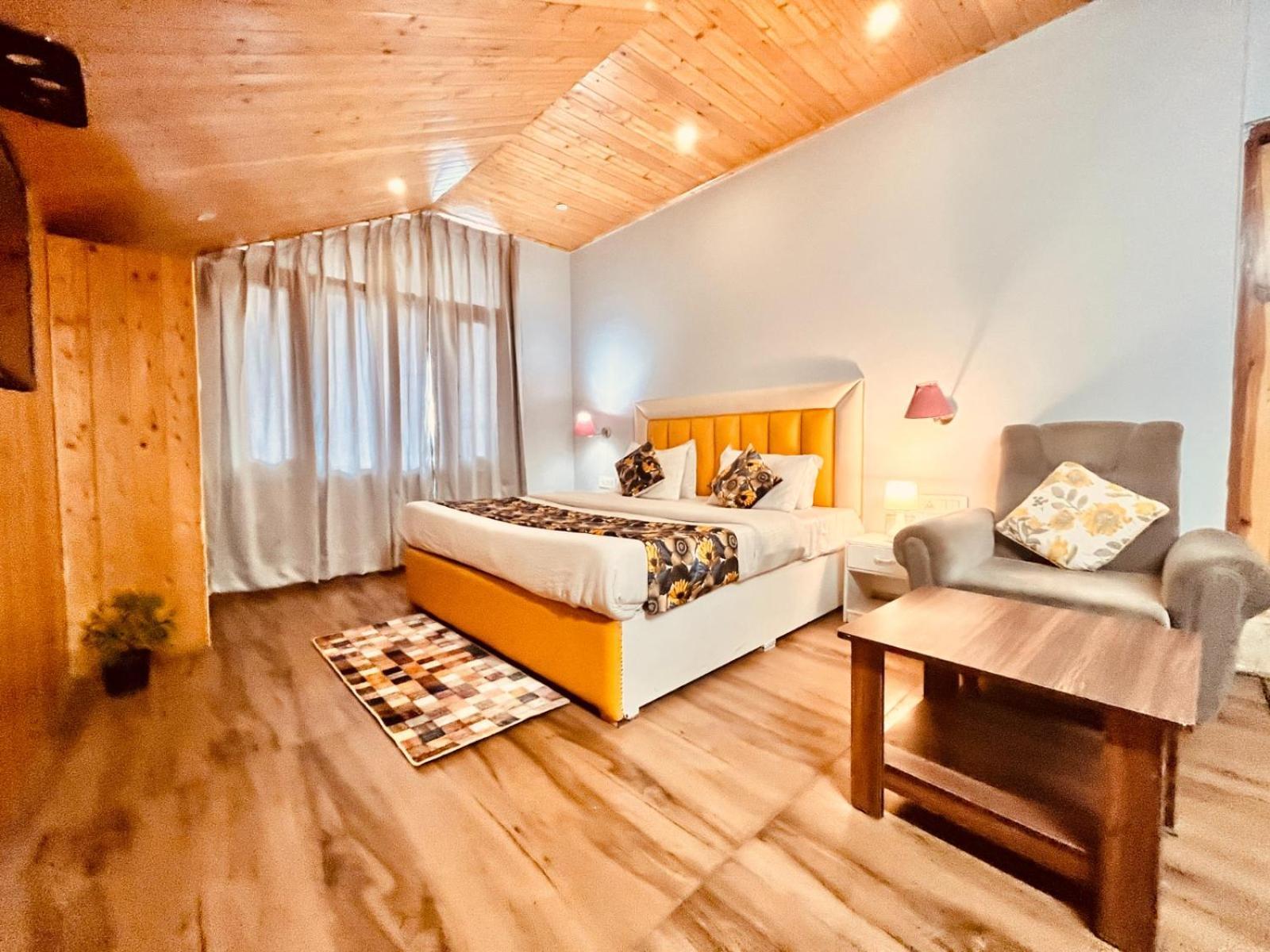 Hadimba Hill View By Hadimba Palace, Manali - Premium Room ! Family Hotel ! Parking ! Near Hadimba Temple Exterior foto