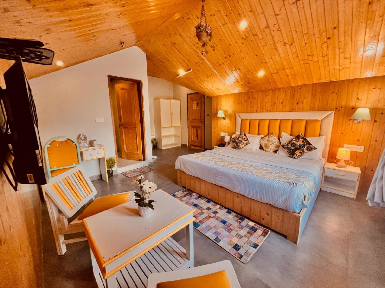 Hadimba Hill View By Hadimba Palace, Manali - Premium Room ! Family Hotel ! Parking ! Near Hadimba Temple Exterior foto